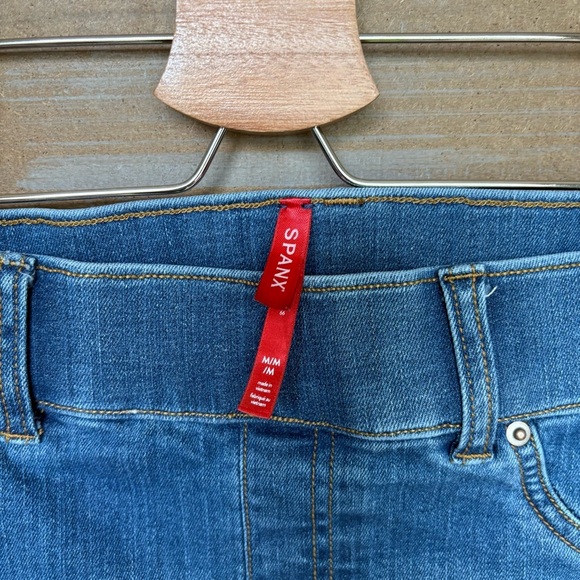Spanx High Rise Flare Pull On Jeans Light Wash Slimming Stretch Womens M - Picture 2 of 5
